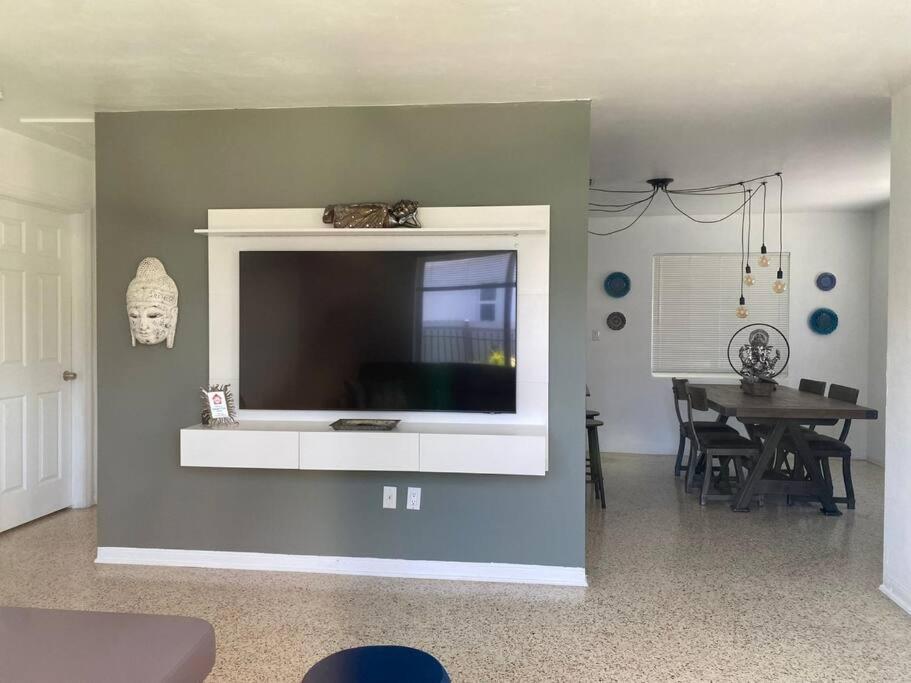 Stayover In Miami Home 2Br - 1Bth - Free Parking ภายนอก รูปภาพ