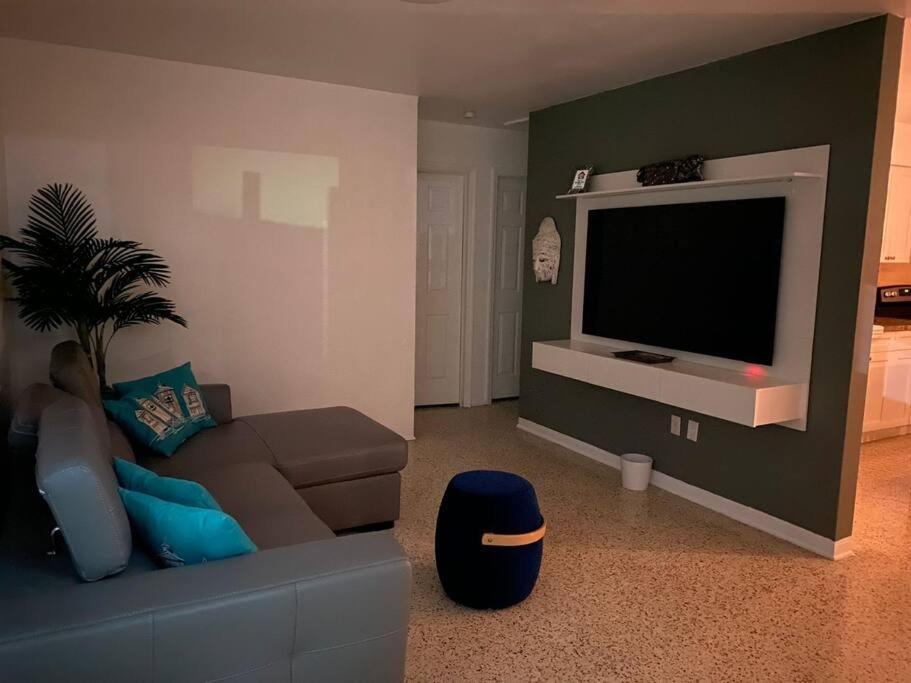 Stayover In Miami Home 2Br - 1Bth - Free Parking ภายนอก รูปภาพ